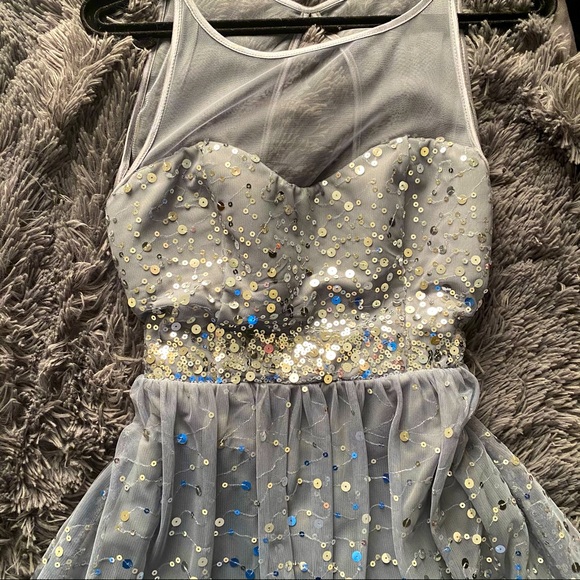 Dress - Picture 1 of 4